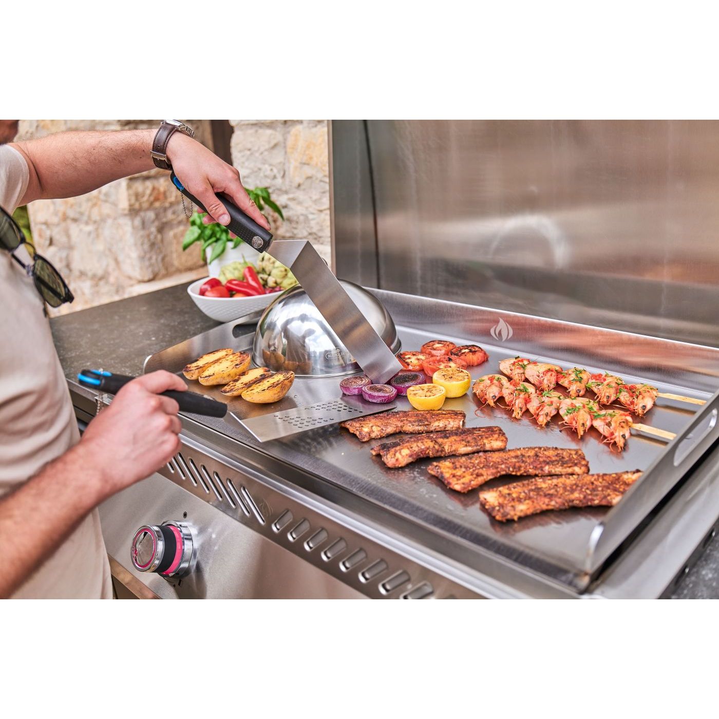 Napoleon Built-In 700 Series 32 Griddle Canada | Luxe Barbeque Company Winnipeg
