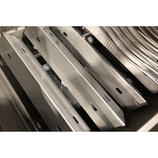 Napoleon Rogue 425 Ambiance Gas Grill Canada | Luxe Barbeque Company Winnipeg