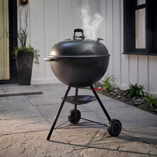 Weber 22" Original Kettle Stealth Edition Canada | Luxe Barbeque Company Winnipeg