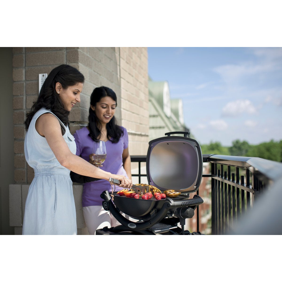 Weber Q 1400 Electric Grill – Luxe Barbeque Company